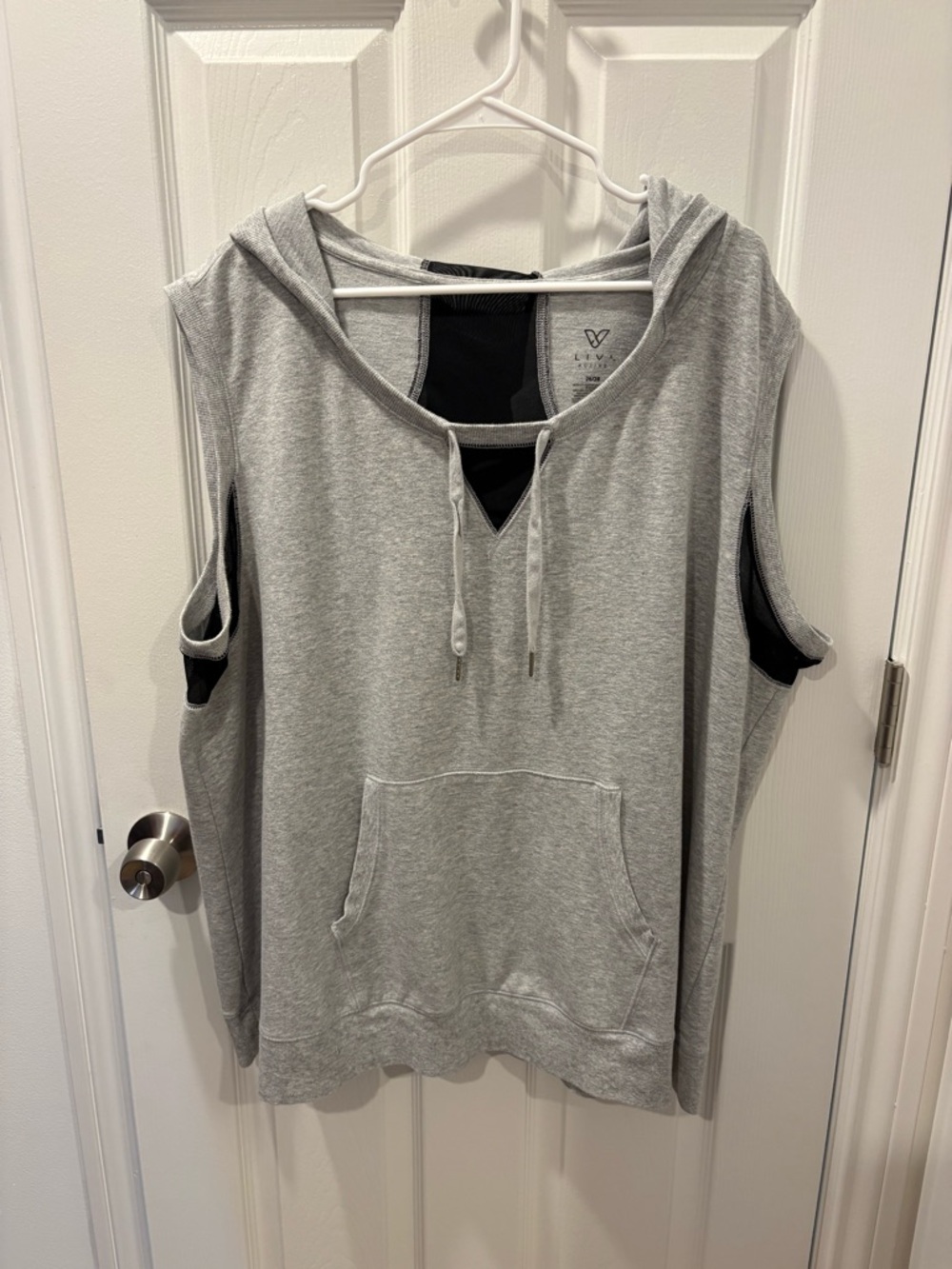 LIVI Active Heather Gray Sleeveless Athletic Hoodie with Kangaroo Pocket (26/28)